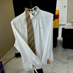 Burberry men’s shirt, freshly dry cleaned and tie with tags still on it!